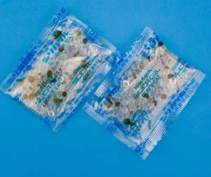 Barva kremenčevega gela